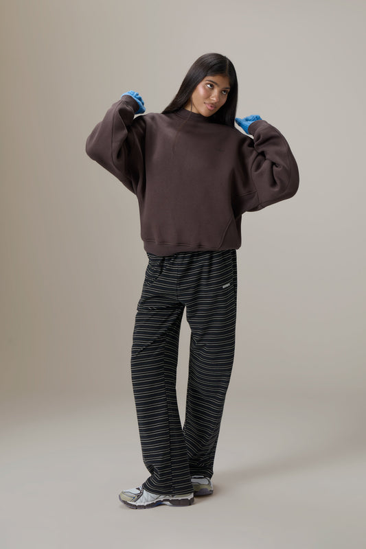 Seekers Classic Sweatshirt in Brown